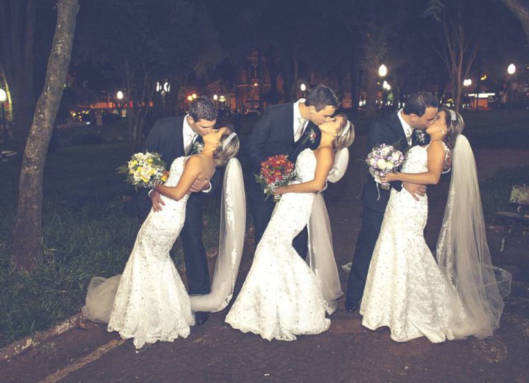 You Won’t Believe How These Triplet Sisters Tied The Knot