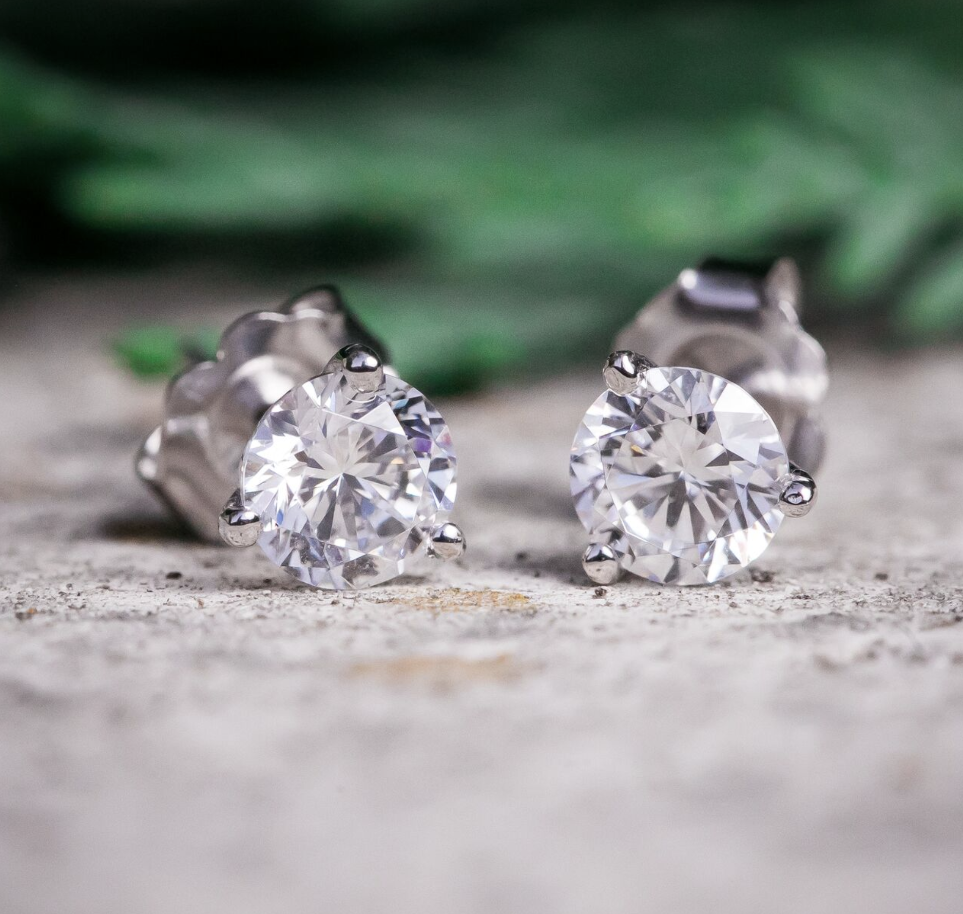Egl Vs Gia What S The Difference Diamondstuds Com Blog