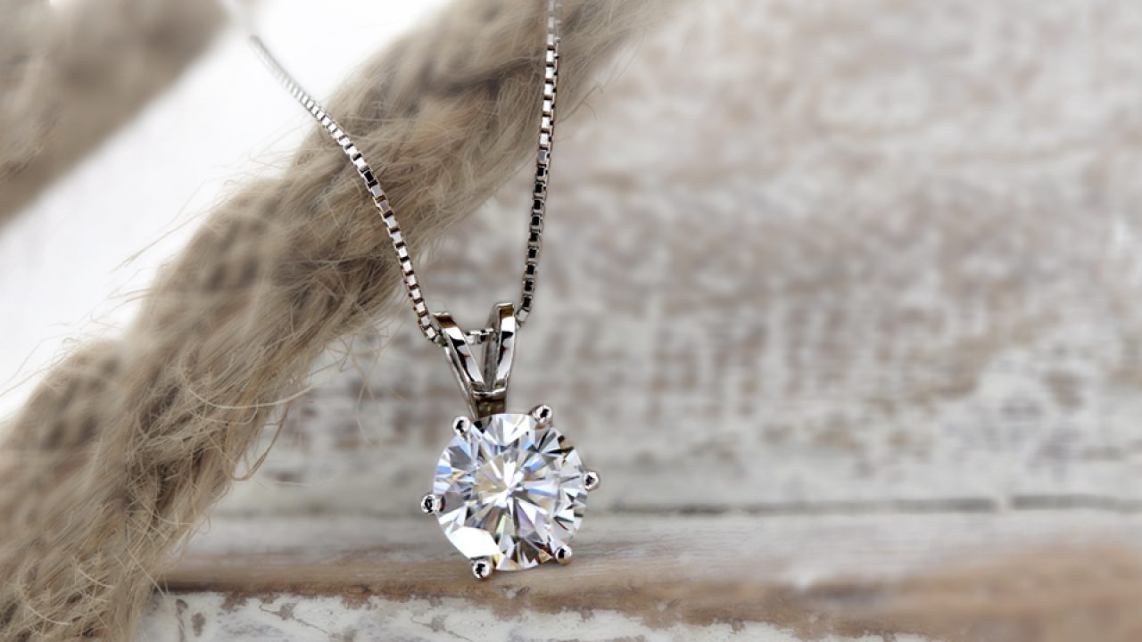 Buying Guide for Diamond Pendants