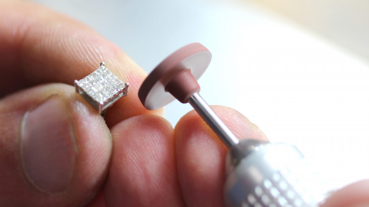 The Do's and Don'ts of DIY Diamond Jewelry Cleaning and Care – DiamondStuds  News