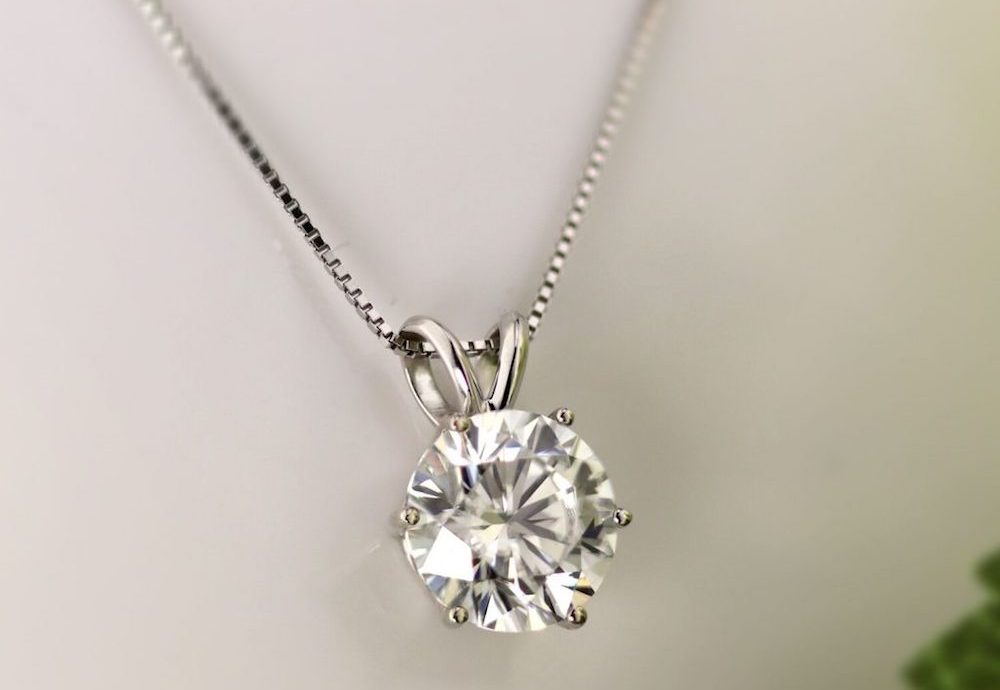 Simple Solitaire Settings – The Timeless Gift Idea