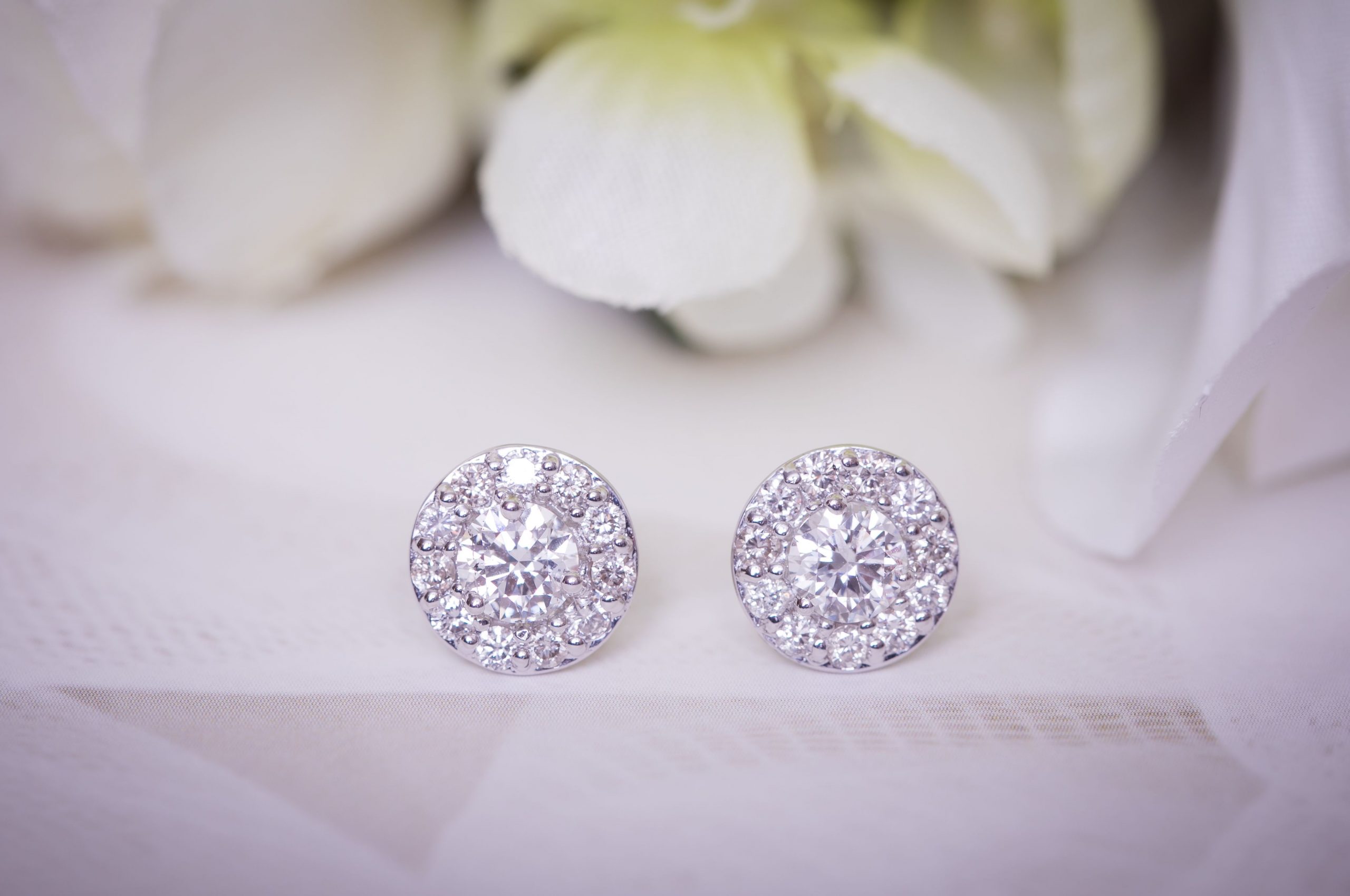 What Are Halo Diamond Stud Earrings and Why Do They Dazzle? – DiamondStuds  News