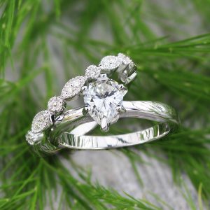 Buying Pear Cut Diamond Studs and Pendants: What You Need to Know