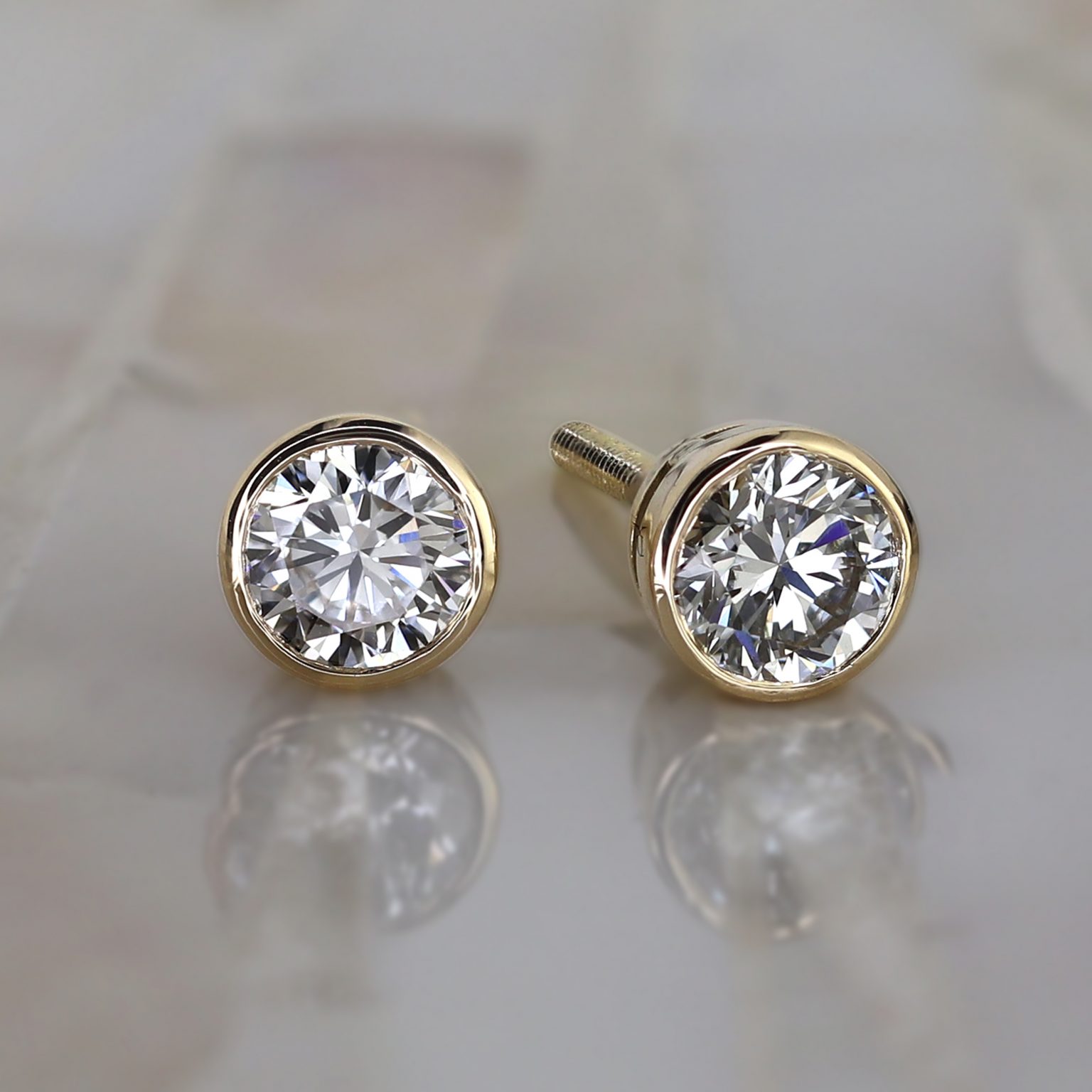 Top 5 Reasons That Make Us the Best Place to Buy Diamond Stud Earrings Online