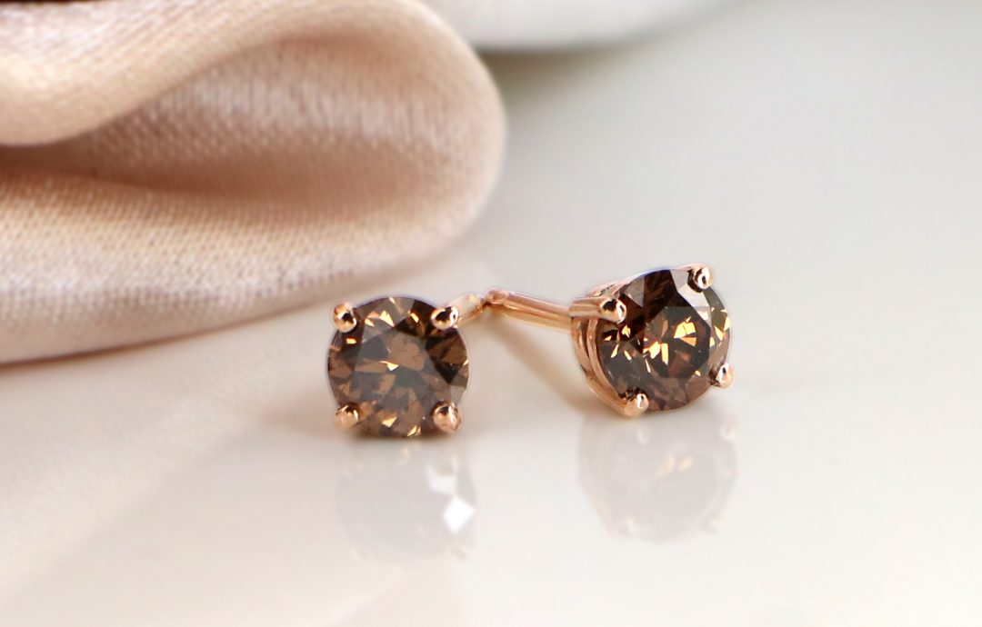 What Are The Different Color Options For Gold Studs?